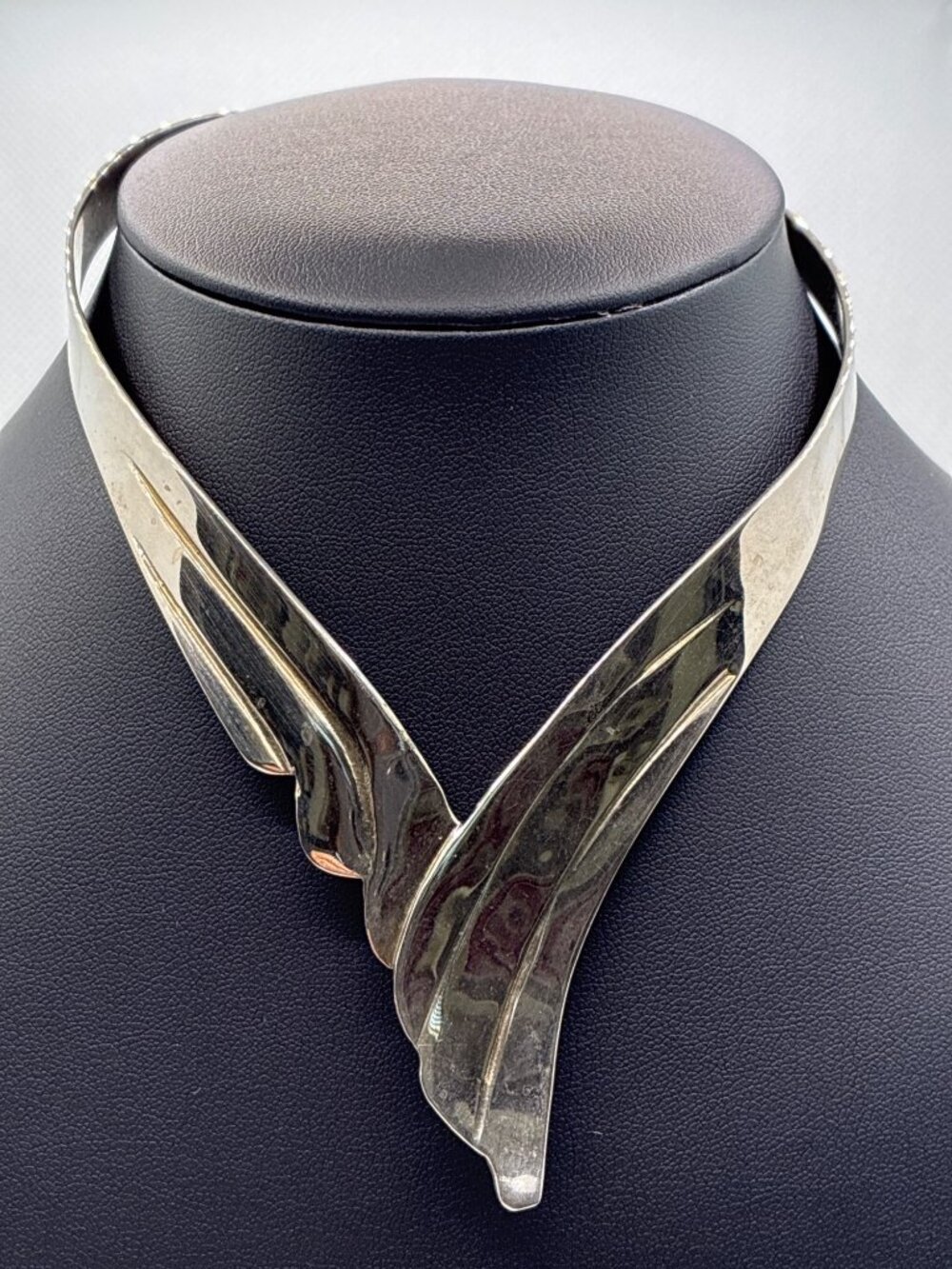 VTG Silver-Tone Sculpted Collar Necklace Abstract Winged Design Modern Statement